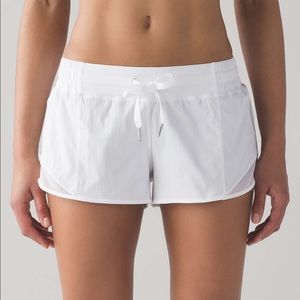 White Lululemon Hotty Hot Short II *2.5"